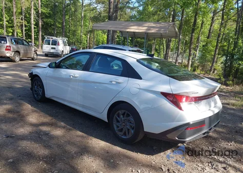 2024 Hyundai Elantra Sel z USA, uszkodzony, nr VIN KMHLM4DG0RU685649